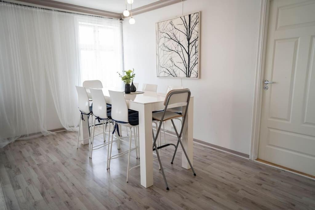 Apartment Center Getaway - 6 By Berti *